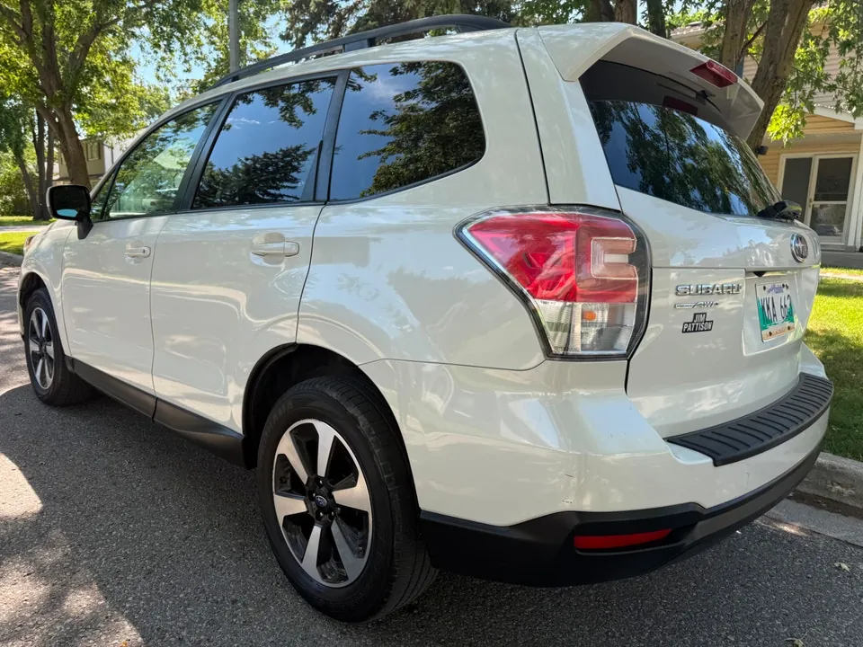 Subaru Forester 2018 photo 2