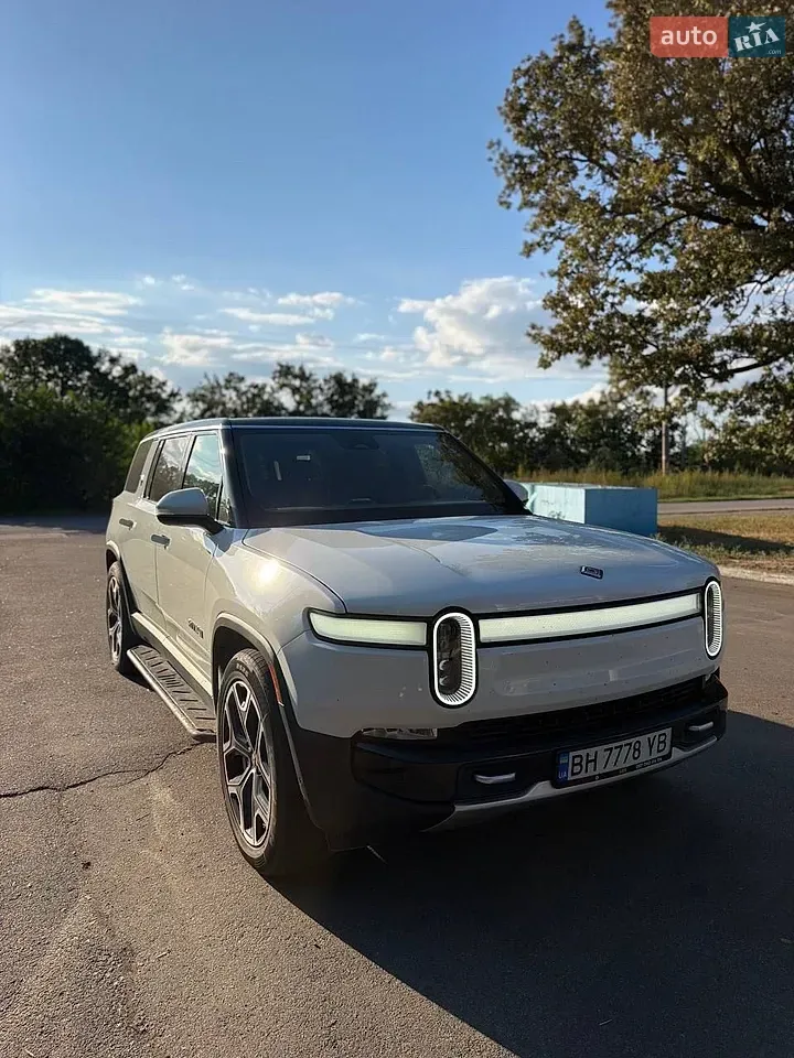 Rivian R1S