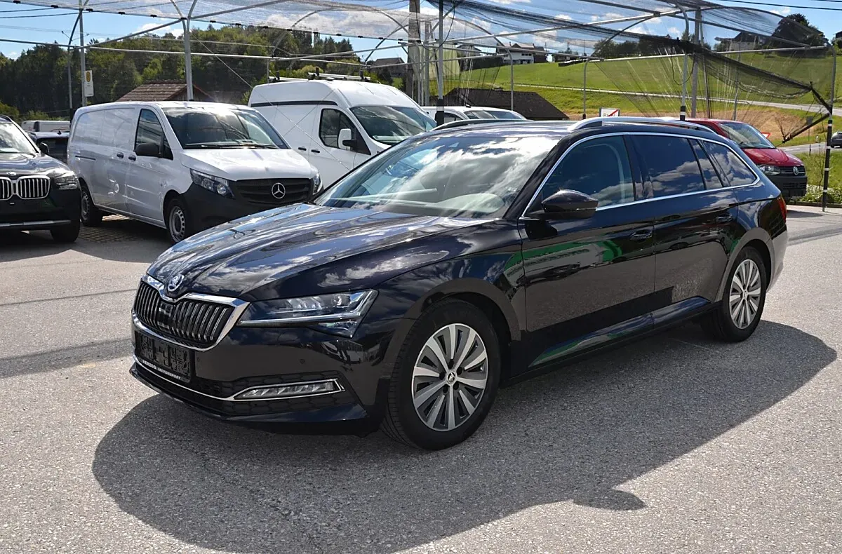 Skoda Superb 2023 photo 2