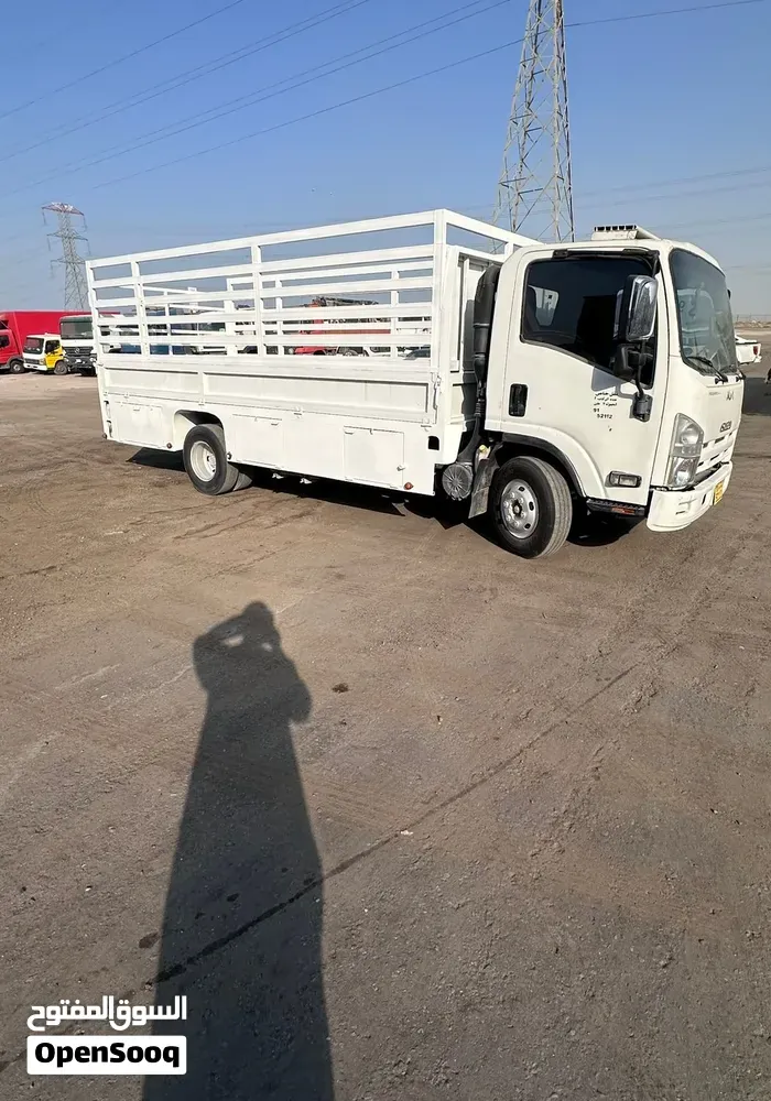 Isuzu 2012 2012 photo 2