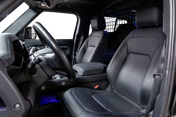 Land Rover Defender 110 2025 photo 3