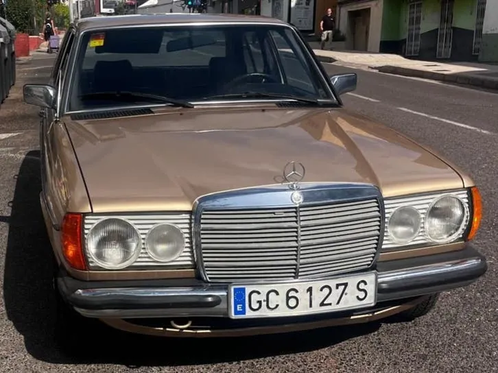 Mercedes-Benz 240D