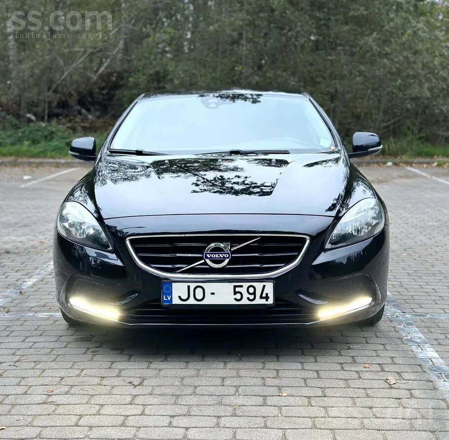 Volvo V40 2013 photo 2