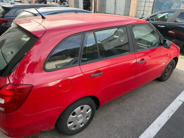 Skoda Fabia Combi 2009 photo 2