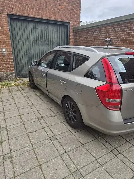 Kia Ceed 2011 photo 2