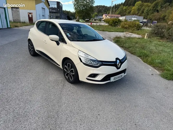 Renault Clio 2017 photo 2