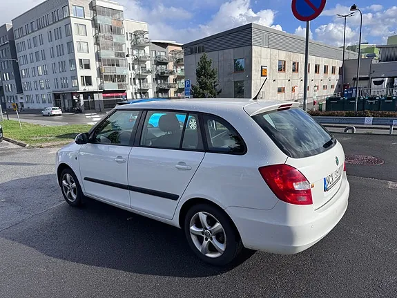 Skoda Fabia 2013 photo 3