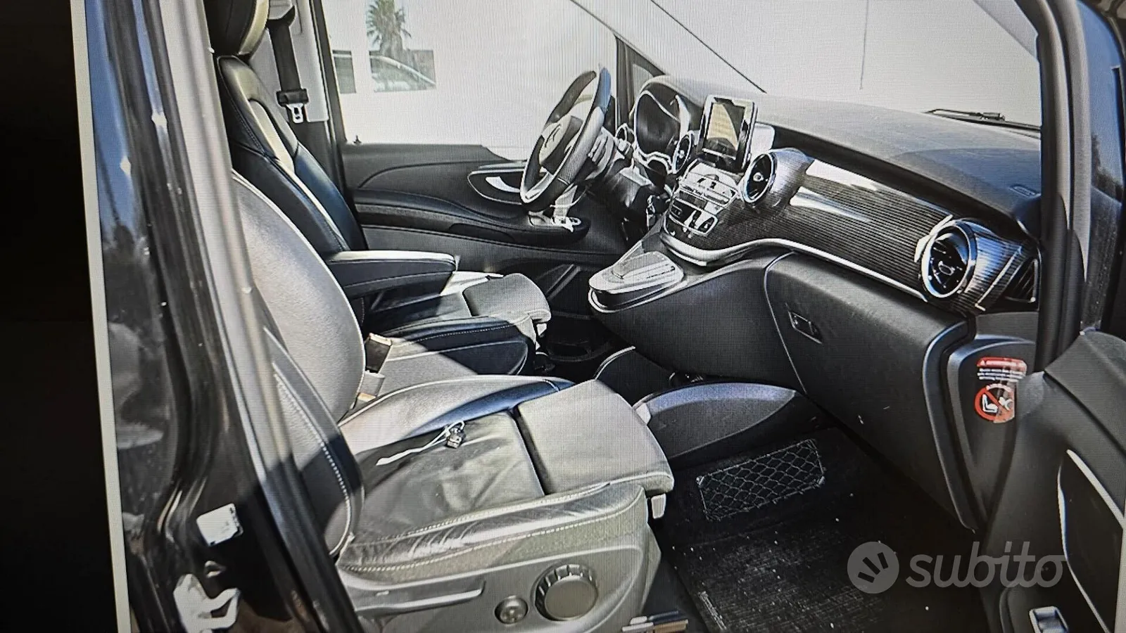 Mercedes-Benz V 2022 photo 2