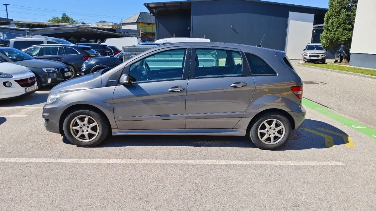 Mercedes-Benz B-Class 2009 photo 2