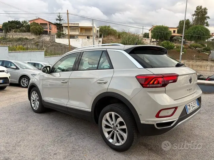Volkswagen T-Roc 2023 photo 3