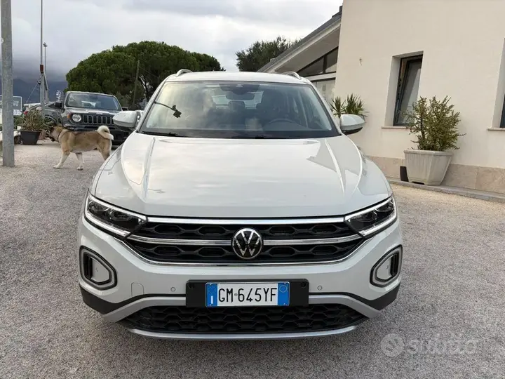Volkswagen T-Roc 2023 photo 2