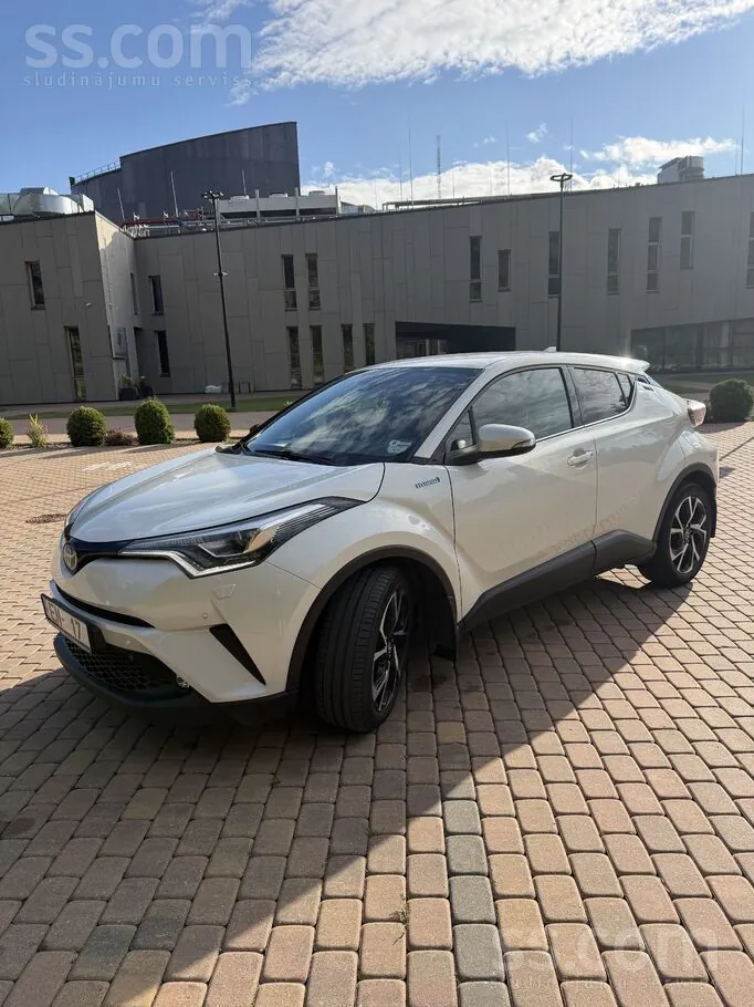 Toyota C-Hr 2019 photo 2