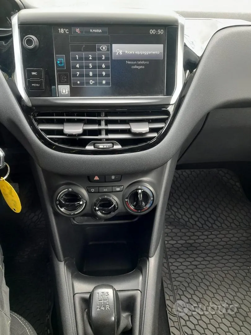 Peugeot 208 2017 photo 5