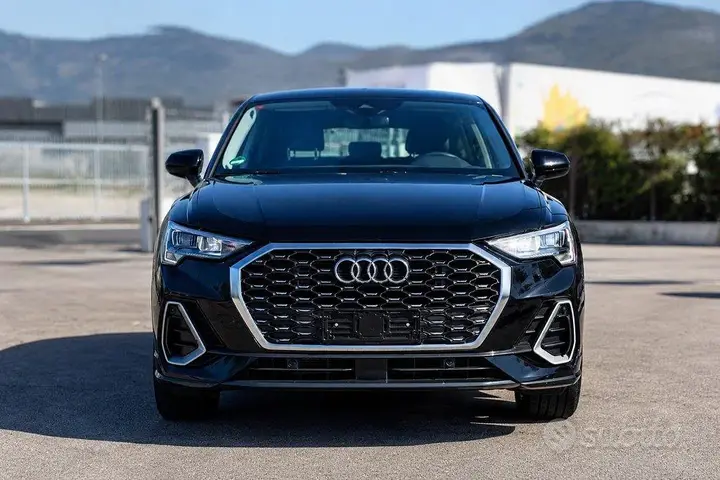 Audi Q3 2023 photo 2