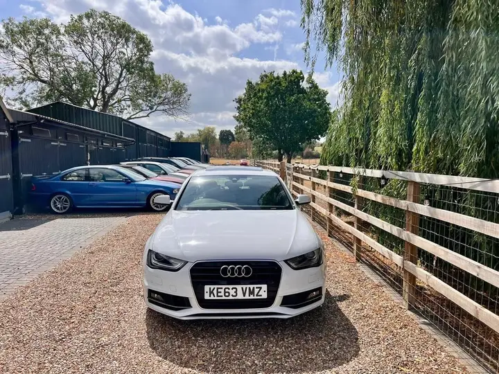 Audi A4 2013 photo 2