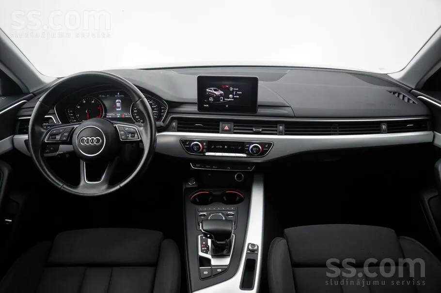 Audi A4 2018 photo 2
