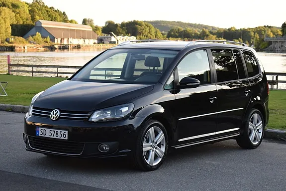 Volkswagen Touran 2012 photo 2