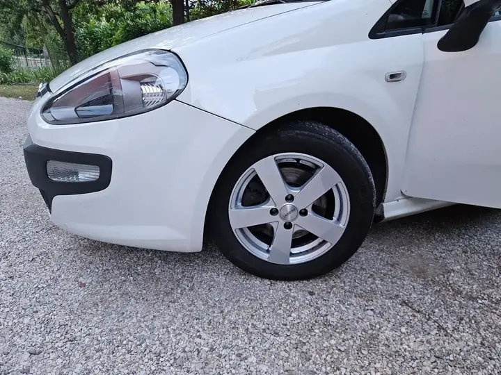 Fiat Punto Evo 2010 photo 3