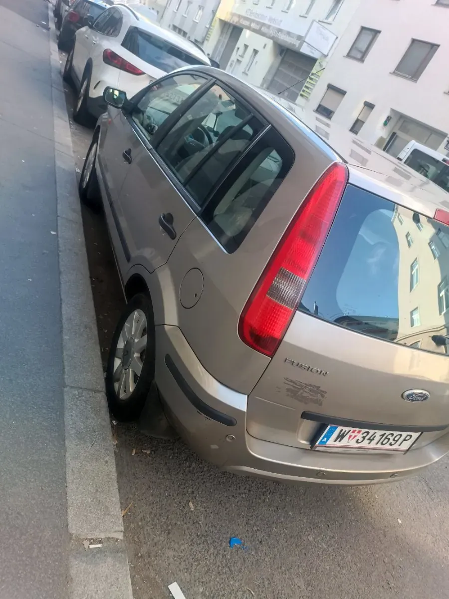 Ford Fusion 2003 photo 3