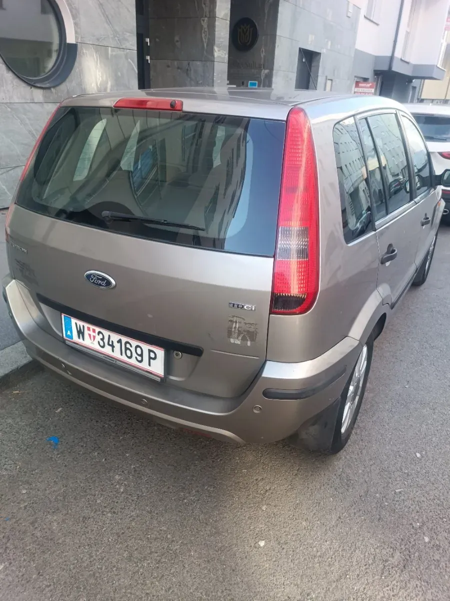 Ford Fusion 2003 photo 2