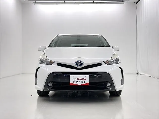 Toyota Prius Alpha 2015 photo 5