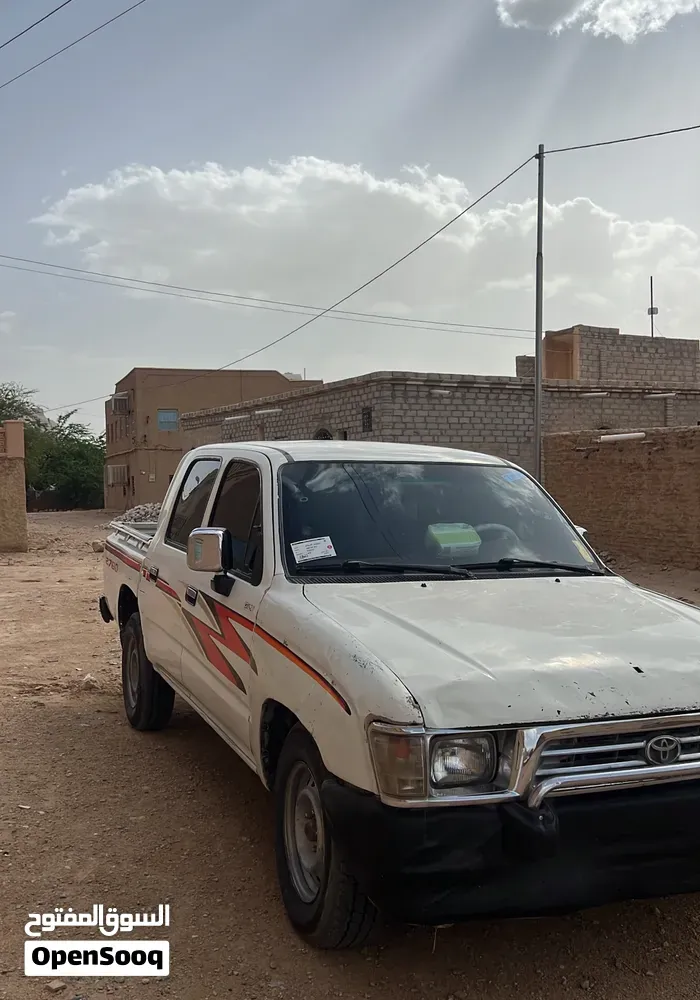 Toyota Hilux 1999 photo 2