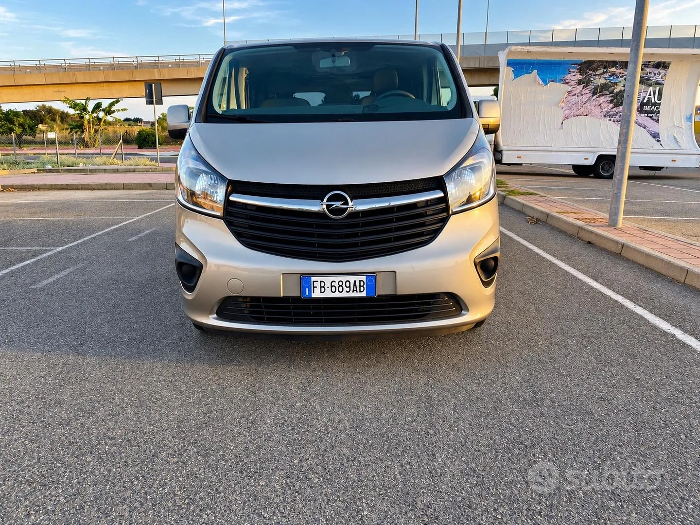 Opel Vivaro 2015 photo 2