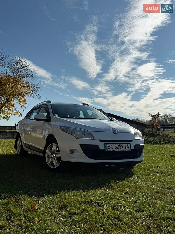 Renault Megane 2011 photo 2