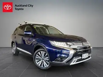 Mitsubishi Outlander 2022 photo 2