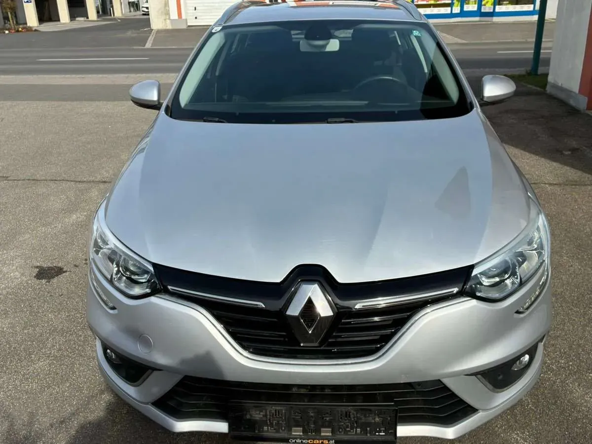 Renault Megane 2018 photo 2