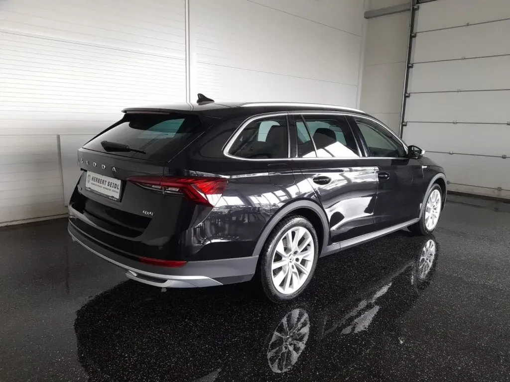Skoda Octavia 2023 photo 2