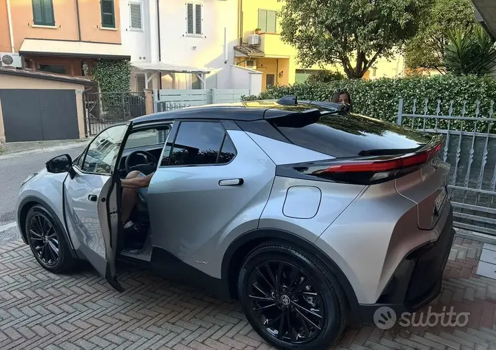 Toyota C-Hr 2024 photo 2