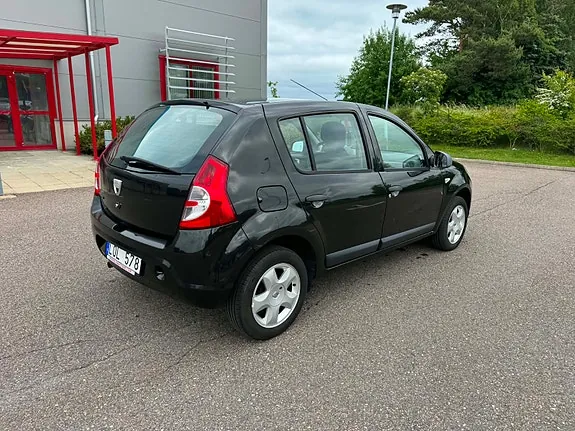 Dacia Sandero 2011 photo 2