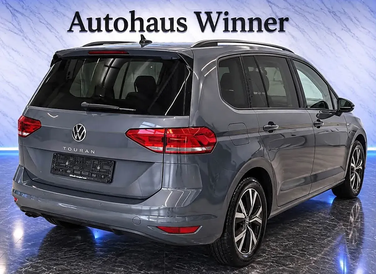 Volkswagen Touran 2022 photo 2