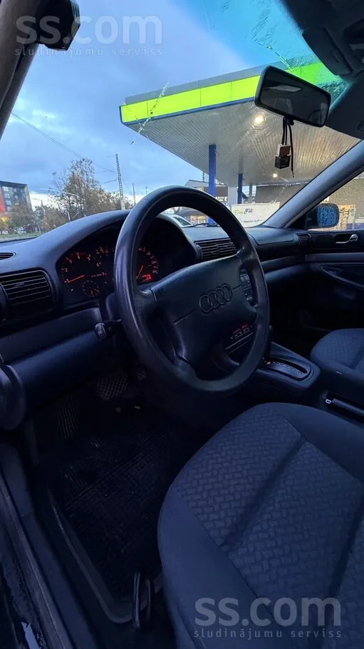 Audi A4 1996 photo 4