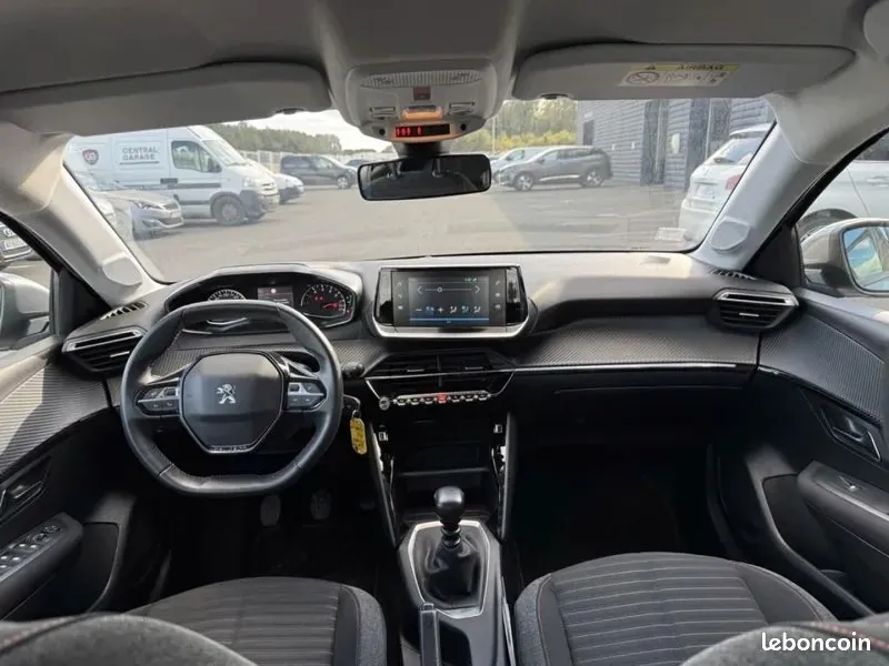 Peugeot 208 2021 photo 3