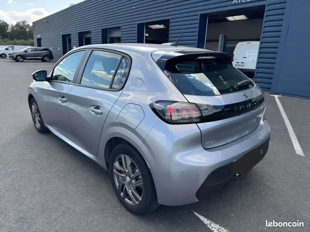 Peugeot 208 2021 photo 2