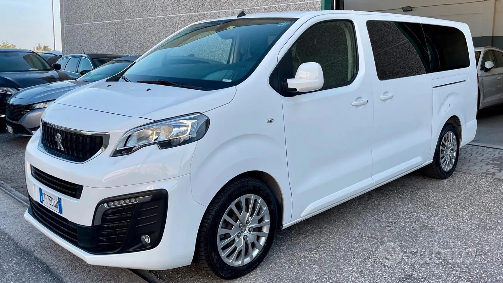 Peugeot Traveller 2021 photo 3