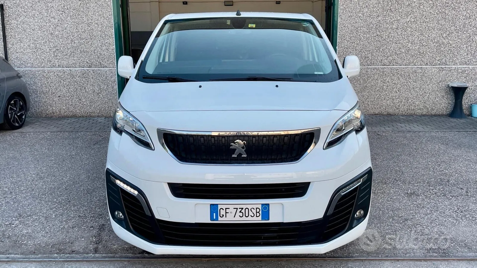 Peugeot Traveller 2021 photo 2