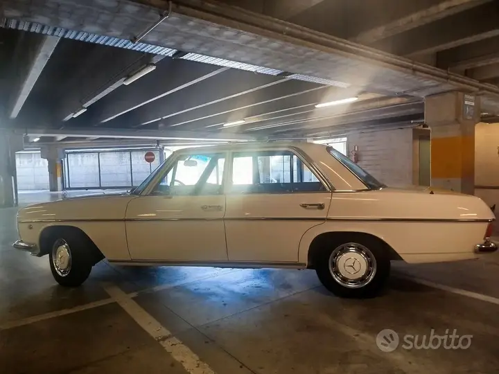 Mercedes-Benz 220 D