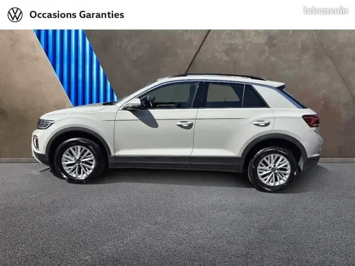 Volkswagen T-Roc 2023 photo 2