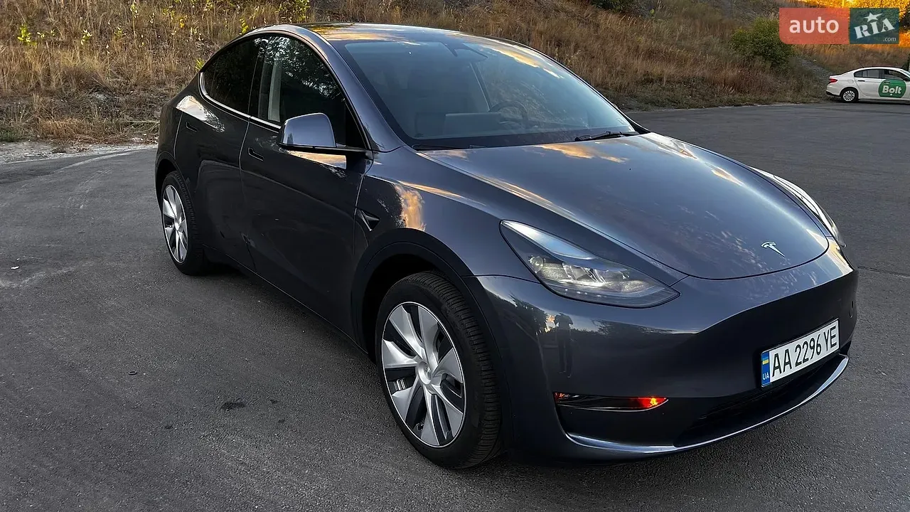 Tesla Model Y 2024 photo 2