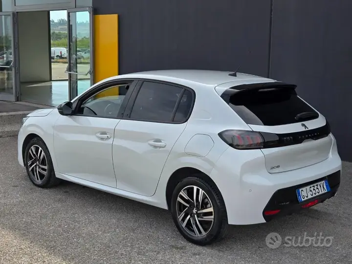 Peugeot 208 2022 photo 3
