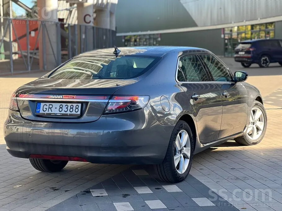 Saab 9-5 2011 photo 2