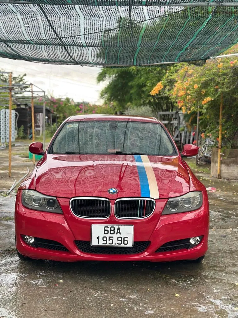BMW 3 Series 2011 photo 2