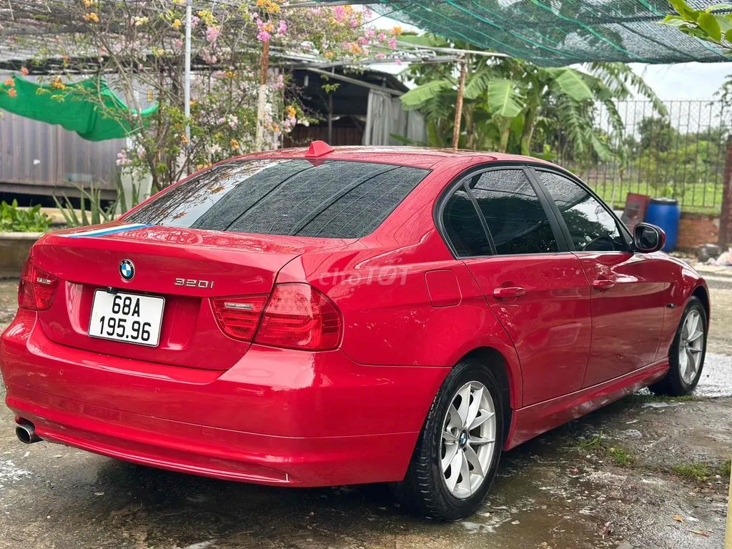 BMW 3 Series 2011 photo 3