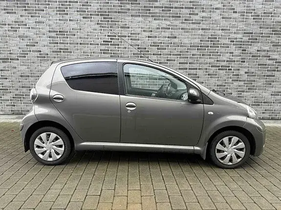 Toyota Aygo 2012 photo 2