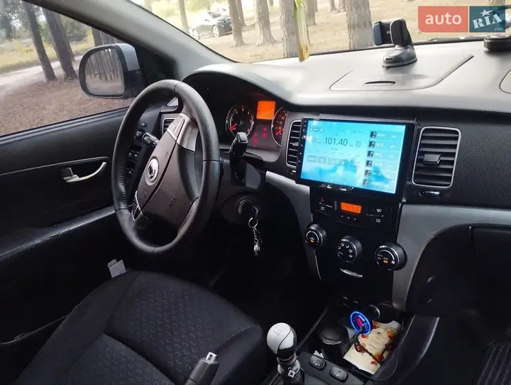 KG Mobility Korando 2012 photo 5