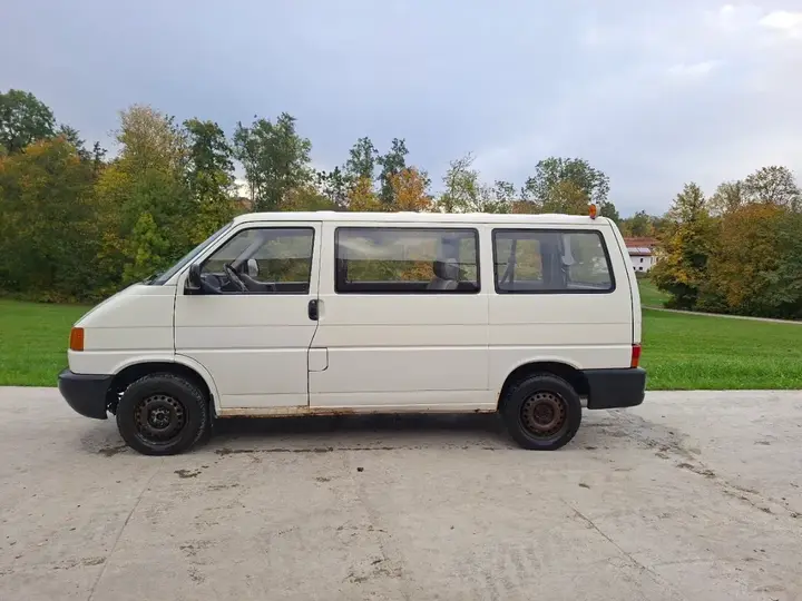 Volkswagen T4 2001 photo 2