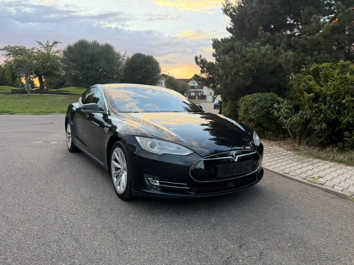 Tesla Model S 2015 photo 3